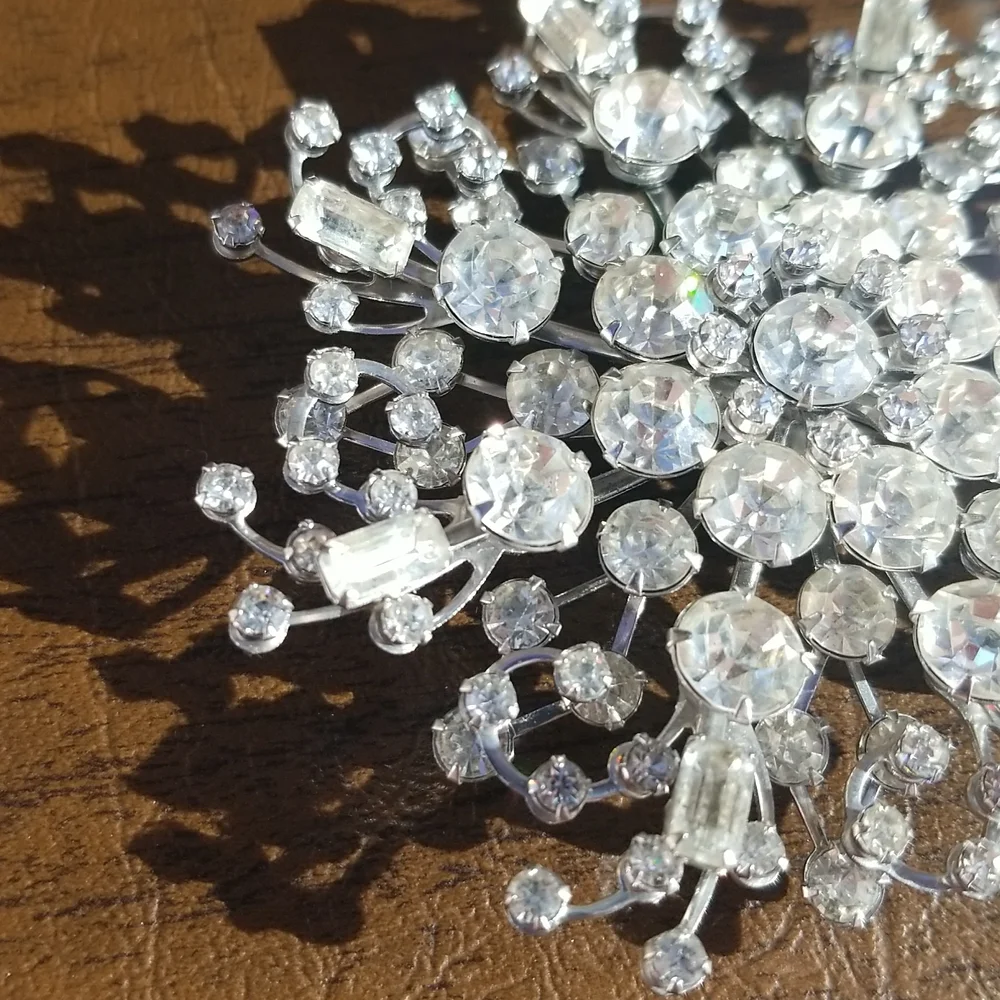 Vintage Large Rhinestone Snowflake Brooch - Picture 7 of 9